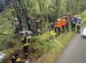 FAHRRADFAHRER STÜRZT IN TIEFE